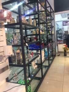 СТЕКЛЯННАЯ ВИТРИНА