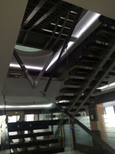 ЛЕСТНИЦА ИЗ ЛИСТОВОЙ НЕРЖАВЕЮЩЕЙ СТАЛИ