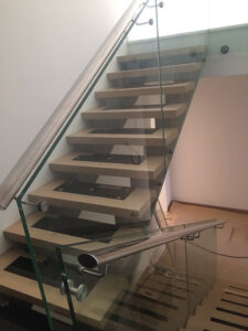 ЛЕСТНИЦА С КОМБИНИРОВАННЫМИ СТУПЕНЯМИ