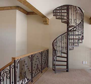 ВИНТОВАЯ ЛЕСТНИЦА — ПОМОЩНИЦА В ЭКОНОМИИ ПРОСТРАНСТВА