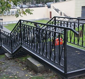 МЕТАЛЛИЧЕСКИЕ ЛЕСТНИЦЫ ДЛЯ ЗАГОРОДНОГО ДОМА