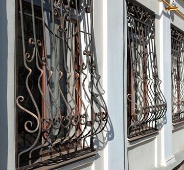 МЕТАЛЛИЧЕСКИЕ РЕШЕТКИ НА ОКНА