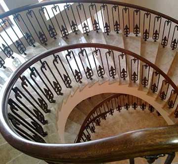 КОВАНЫЕ ЛЕСТНИЦЫ – ИЗЫСКАННАЯ КРАСОТА В ВАШЕМ ИНТЕРЬЕРЕ